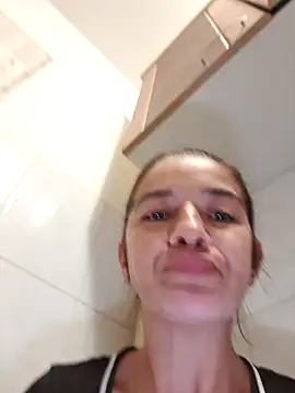 alinaalinutzq online show from October 4, 2025, 7:59 pm