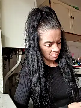 alinaalinutzq online show from December 17, 2025, 12:54 pm