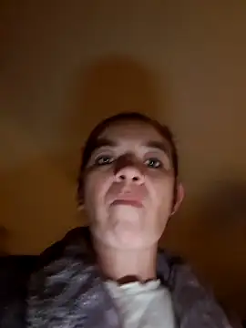 alinaalinutzq online show from October 20, 2025, 5:02 pm