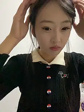 MengMeng0515 online show from November 19, 2025, 10:48 am