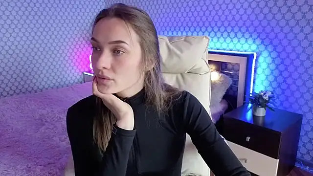 EmmySkyy online show from October 3, 2025, 10:17 am