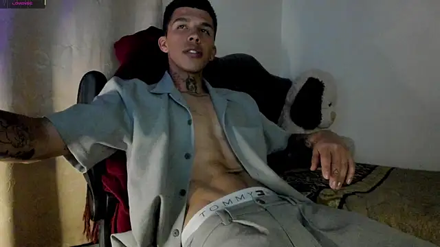 Snapshot of Savajelust chatting on November 30, 2025, 12:44 am Savajelust online show from November 30, 2025, 12:44 am