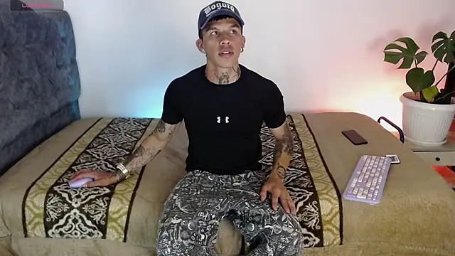 Snapshot of Savajelust chatting on November 4, 2025, 8:56 pm Savajelust online show from November 4, 2025, 8:56 pm