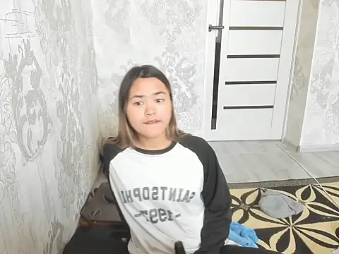 Snapshot of saika_blush chatting on December 5, 2025, 7:18 am saika blush online show from December 5, 2025, 7:18 am