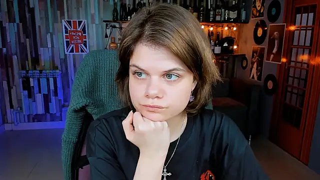 Snapshot of EllieMurler chatting on November 15, 2025, 9:02 am EllieMurler online show from November 15, 2025, 9:02 am