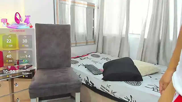 Snapshot of Violet_Dream2 chatting on October 24, 2025, 9:14 pm Violet Dream2 online show from October 24, 2025, 9:14 pm