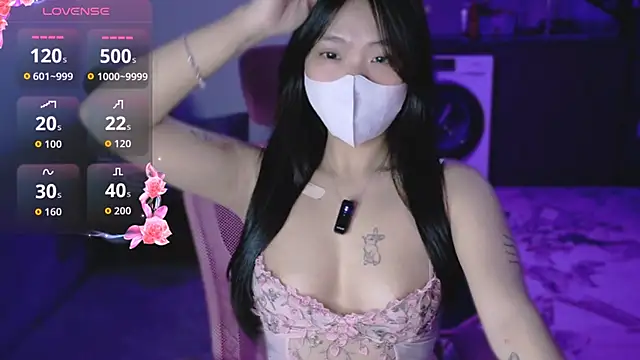 Snapshot of Phuong_Bee chatting on May 9, 2026, 1:58 pm Phuong Bee online show from May 9, 2026, 1:58 pm
