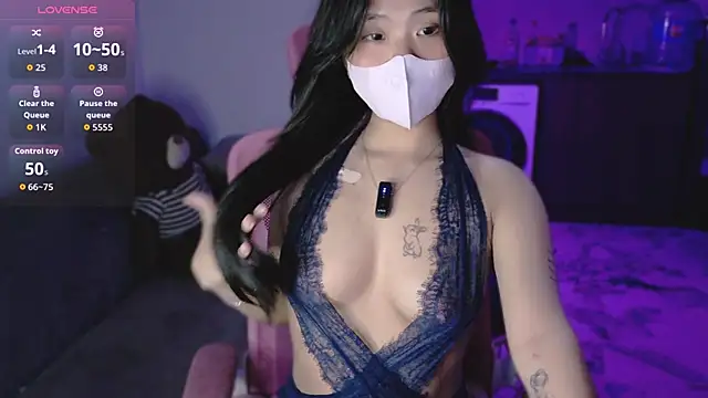 Snapshot of Phuong_Bee chatting on March 28, 2026, 12:28 pm Phuong Bee online show from March 28, 2026, 12:28 pm