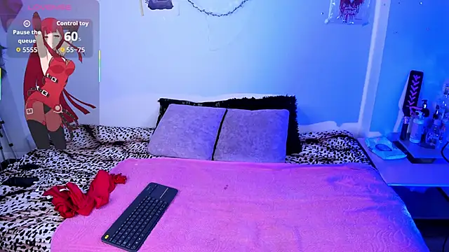 Snapshot of UchikyDoll chatting on November 7, 2025, 10:35 pm UchikyDoll online show from November 7, 2025, 10:35 pm