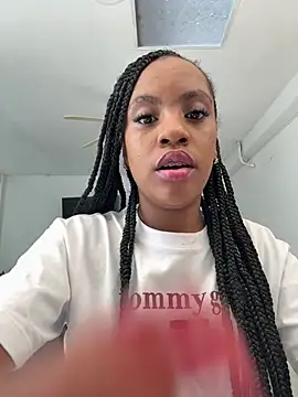 Snapshot of Tiifany_Baker chatting on August 6, 2026, 6:36 pm Tiifany Baker online show from August 6, 2026, 6:36 pm