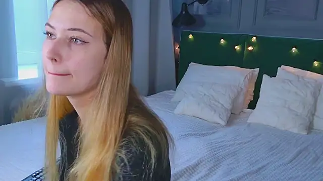 Snapshot of Sofii_Ly chatting on October 7, 2025, 6:03 am Sofii Ly online show from October 7, 2025, 6:03 am