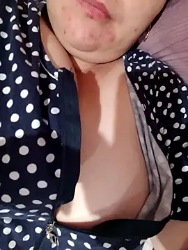 Snapshot of Uzhili chatting on November 4, 2025, 1:37 pm Uzhili online show from November 4, 2025, 1:37 pm