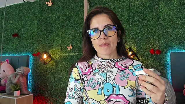Snapshot of Linagh_ chatting on August 4, 2026, 11:37 am Linagh online show from August 4, 2026, 11:37 am