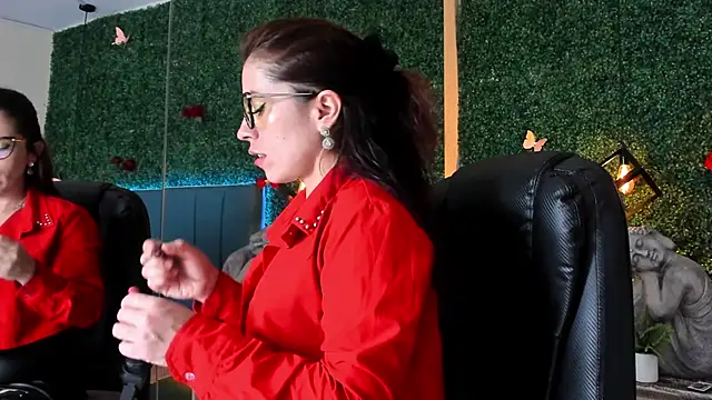 Snapshot of Linagh_ chatting on June 19, 2026, 11:38 am Linagh online show from June 19, 2026, 11:38 am