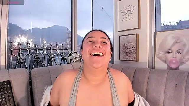 Zoey thompson online show from October 17, 2025, 7:26 pm