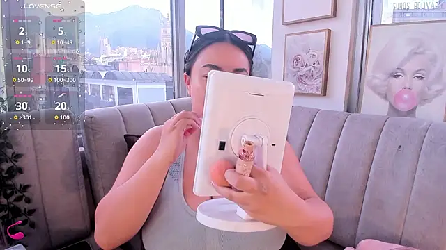 Zoey thompson online show from October 9, 2025, 7:25 pm