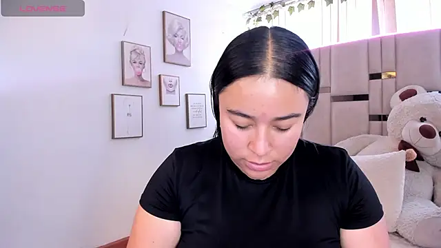 Snapshot of Zoey_thompson chatting on July 4, 2026, 8:13 pm Zoey thompson online show from July 4, 2026, 8:13 pm
