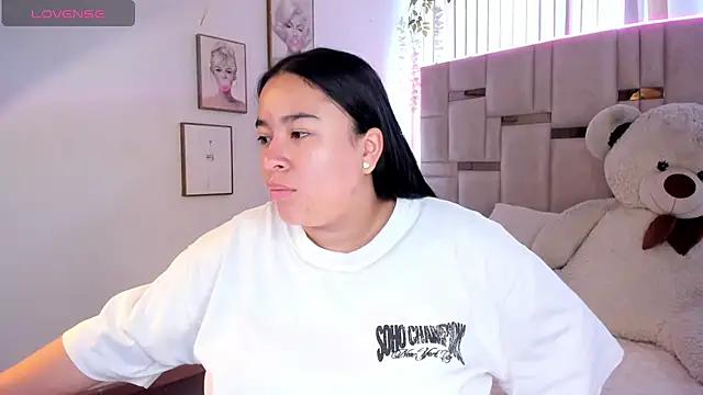 Snapshot of Zoey_thompson chatting on July 3, 2026, 7:42 pm Zoey thompson online show from July 3, 2026, 7:42 pm