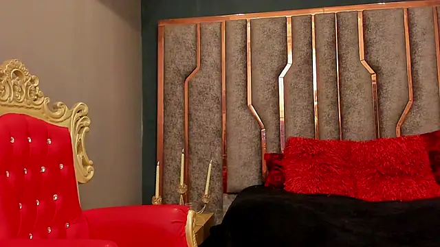 SienaFacchini online show from October 19, 2025, 9:06 pm