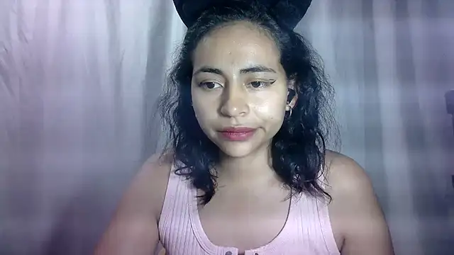 Snapshot of Anabelhotxx16 chatting on October 6, 2025, 2:13 am Anabelhotxx16 online show from October 6, 2025, 2:13 am