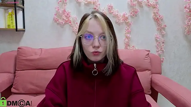 R0cket bunny online show from December 3, 2025, 1:06 am