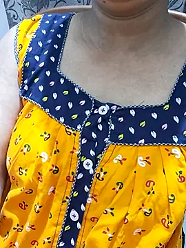 Snapshot of Mon-Shot9 chatting on November 11, 2025, 8:20 am Mon-Shot9 online show from November 11, 2025, 8:20 am