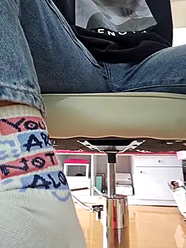 Snapshot of Nail_Yummy chatting on November 28, 2025, 4:01 am Nail Yummy online show from November 28, 2025, 4:01 am