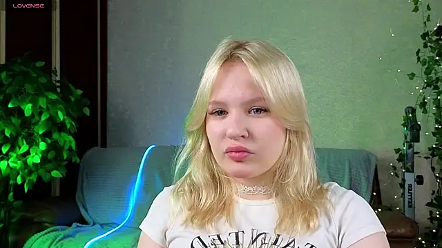 Mila Lioness online show from October 4, 2025, 5:53 am