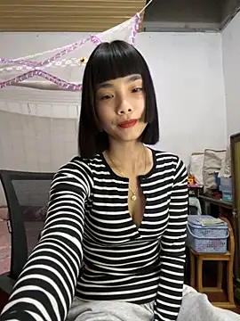 Snapshot of andymi1 chatting on October 17, 2025, 2:08 pm andymi1 online show from October 17, 2025, 2:08 pm