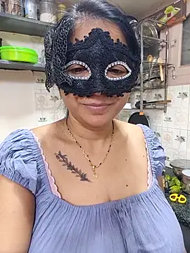 Queen Nightt online show from December 19, 2025, 3:32 am