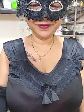 Queen Nightt online show from April 6, 2026, 3:35 am