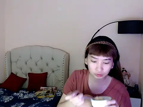 Snapshot of ShantalFoxxy_ chatting on July 12, 2026, 10:43 pm ShantalFoxxy online show from July 12, 2026, 10:43 pm