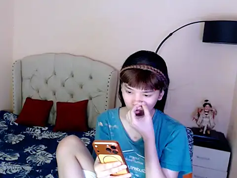 Snapshot of ShantalFoxxy_ chatting on July 19, 2026, 2:03 pm ShantalFoxxy online show from July 19, 2026, 2:03 pm