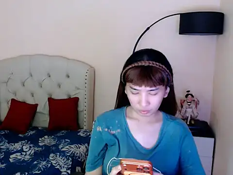 Snapshot of ShantalFoxxy_ chatting on June 4, 2026, 12:04 am ShantalFoxxy online show from June 4, 2026, 12:04 am