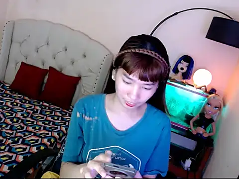 ShantalFoxxy  online show from November 4, 2025, 1:37 pm