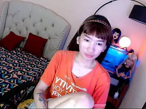 ShantalFoxxy  online show from October 28, 2025, 12:26 pm