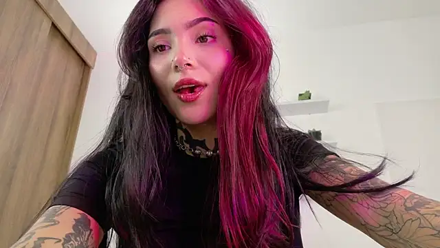 sara queen10 online show from April 28, 2026, 1:26 pm