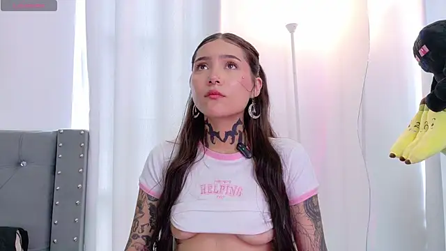 sara queen10 online show from December 2, 2025, 5:58 pm