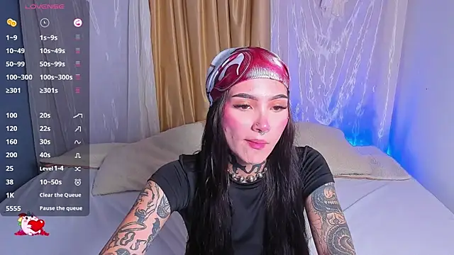 sara queen10 online show from October 13, 2025, 7:04 pm