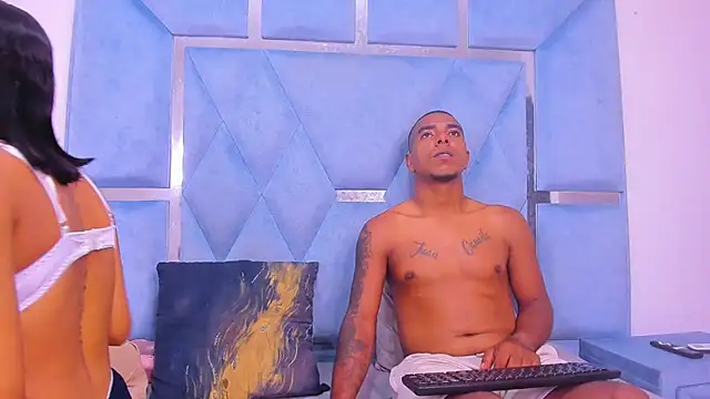 Snapshot of DaylesAndHarry chatting on October 19, 2025, 12:41 pm DaylesAndHarry online show from October 19, 2025, 12:41 pm