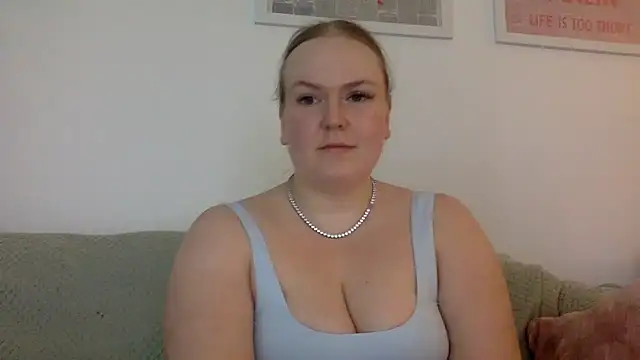 Snapshot of gracelovesxx chatting on June 17, 2026, 1:43 pm gracelovesxx online show from June 17, 2026, 1:43 pm