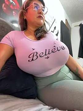 Snapshot of AlexxiaaMat chatting on October 13, 2025, 11:12 am AlexxiaaMat online show from October 13, 2025, 11:12 am