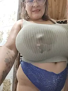 Snapshot of AlexxiaaMat chatting on May 29, 2026, 4:35 pm AlexxiaaMat online show from May 29, 2026, 4:35 pm