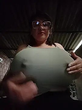 Snapshot of AlexxiaaMat chatting on July 15, 2026, 11:06 am AlexxiaaMat online show from July 15, 2026, 11:06 am