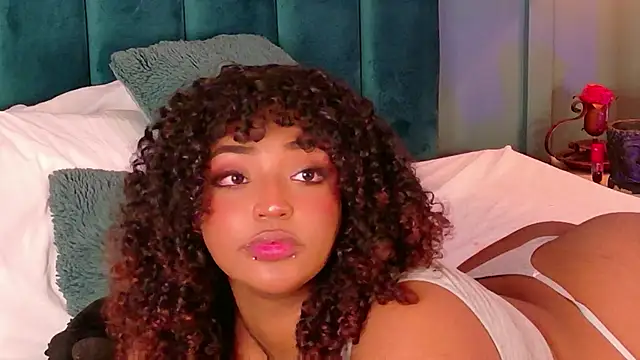 Snapshot of Cristal-Jonnes chatting on June 28, 2026, 9:32 pm Cristal-Jonnes online show from June 28, 2026, 9:32 pm