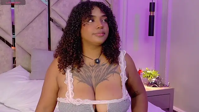 Snapshot of Cristal-Jonnes chatting on May 21, 2026, 3:37 am Cristal-Jonnes online show from May 21, 2026, 3:37 am