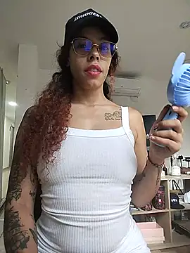 Snapshot of Pamelamiler__ chatting on July 8, 2026, 1:23 pm Pamelamiler online show from July 8, 2026, 1:23 pm