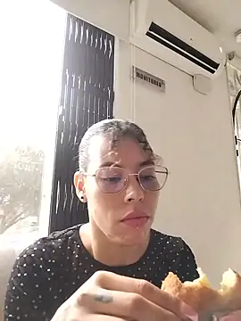Snapshot of Pamelamiler__ chatting on June 11, 2026, 12:02 pm Pamelamiler online show from June 11, 2026, 12:02 pm