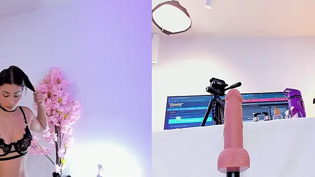 maily zanss online show from November 29, 2025, 7:36 pm