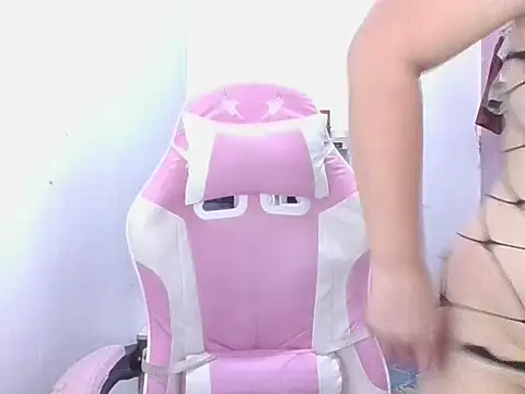 kagamie25 online show from February 15, 2026, 5:52 am